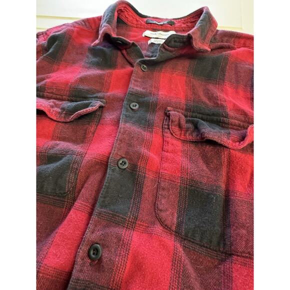 Men's Urban Outfitters Red Black Standard Fit Flannel Button Up Size Medium - Picture 2 of 6